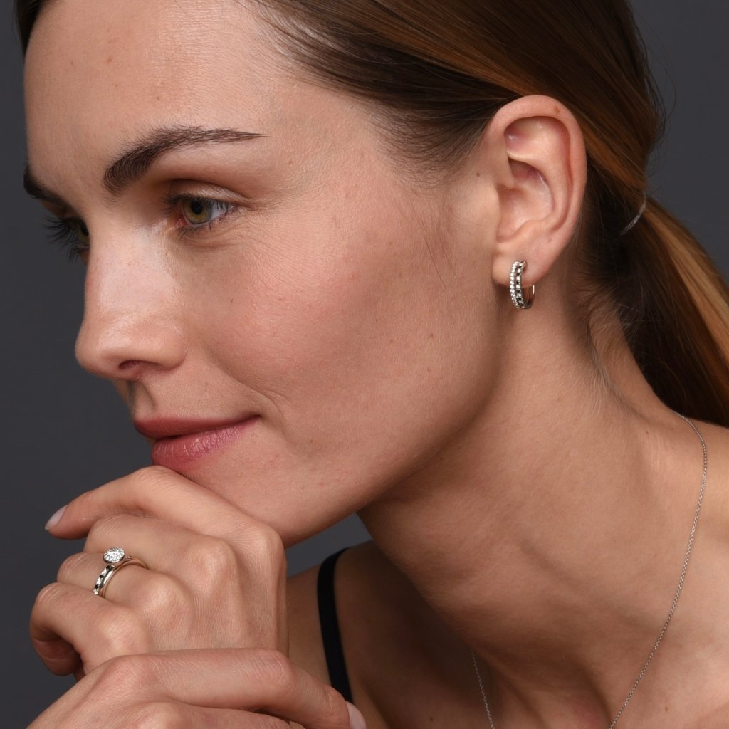 AUSKARAI SU BALTAIS IR JUODAIS DEIMANTAIS