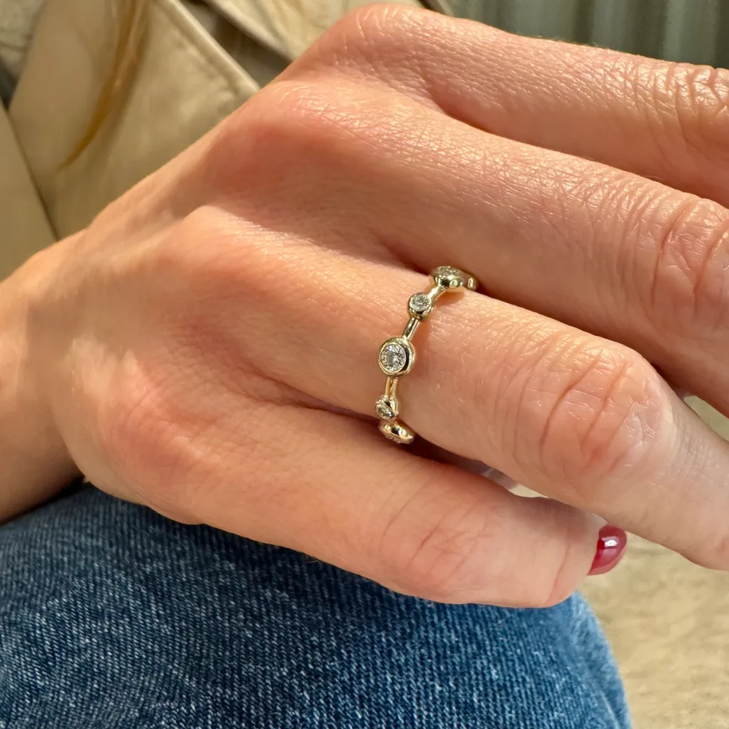 ŽIEDAS LUMA SU DEIMANTAIS