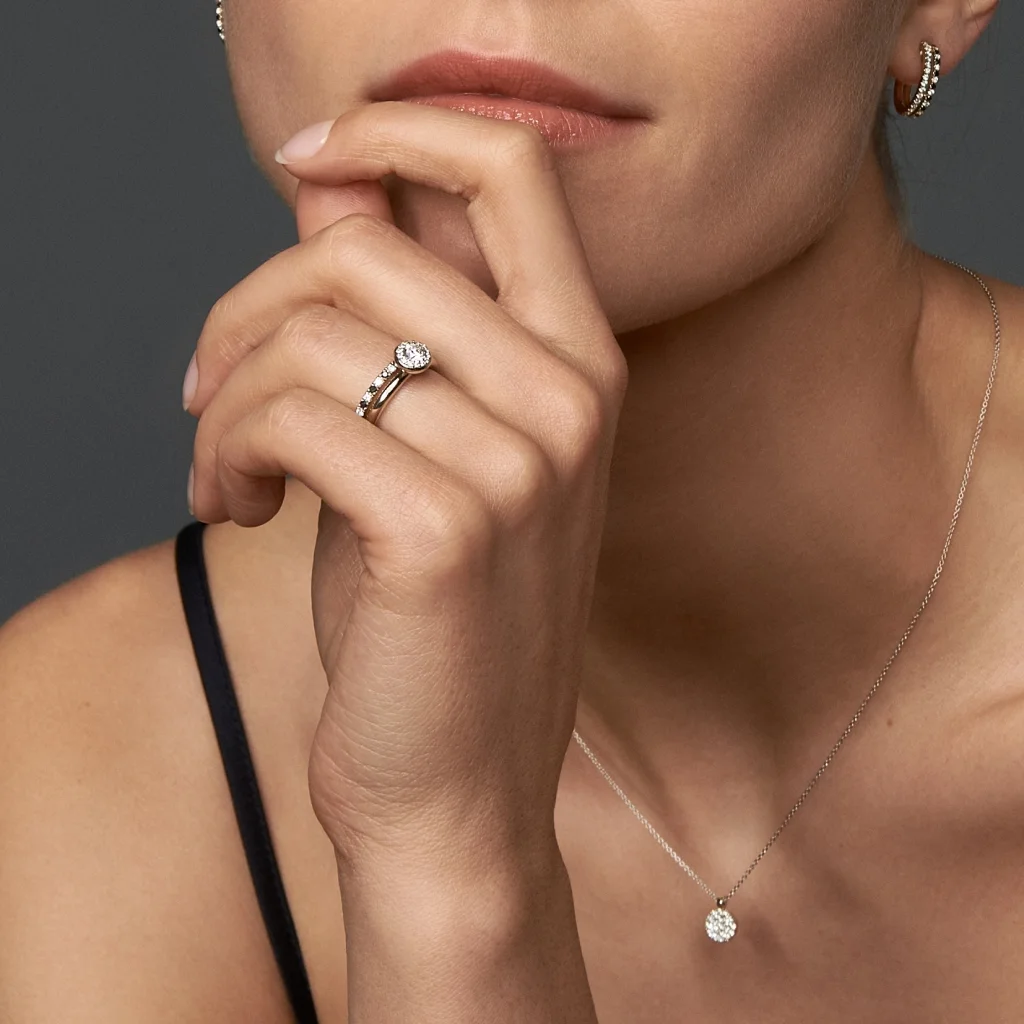 PENDANT WITH DIAMONDS