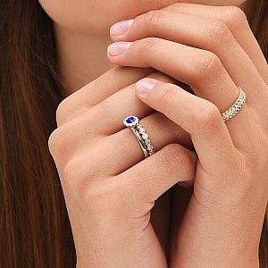 Ring with Sapphire and Diamonds in Gold | Taurus Jewels