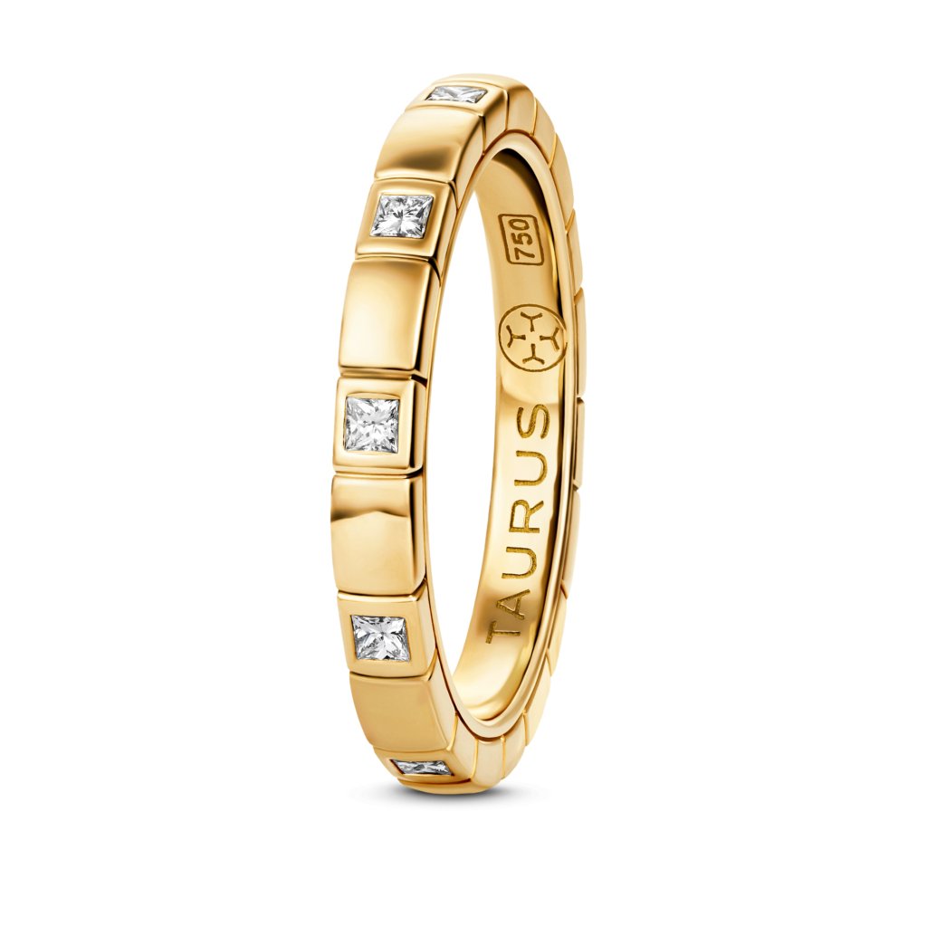 WEDDING RING WITH PRINCESS-CUT DIAMONDS