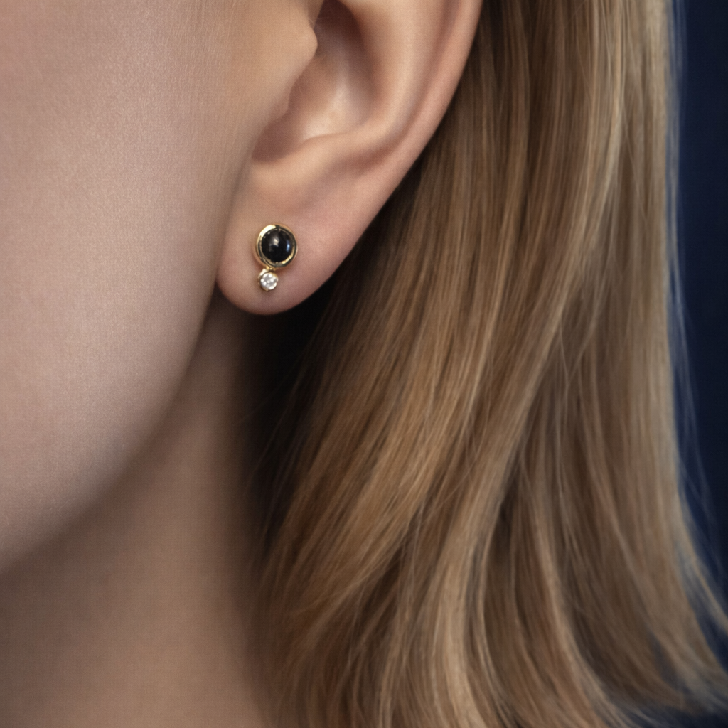 EARRINGS WITH WHITE AND BLACK DIAMONDS