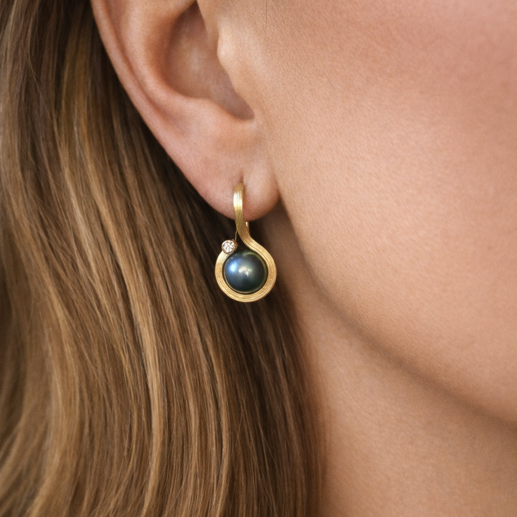 NOA EARRINGS WITH PEARLS AND DIAMONDS