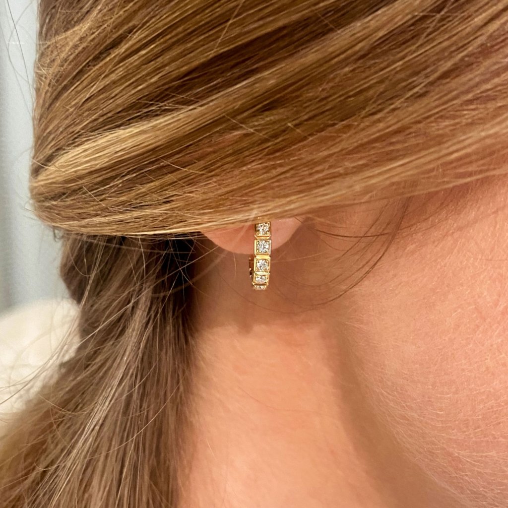 Earrings with diamonds
