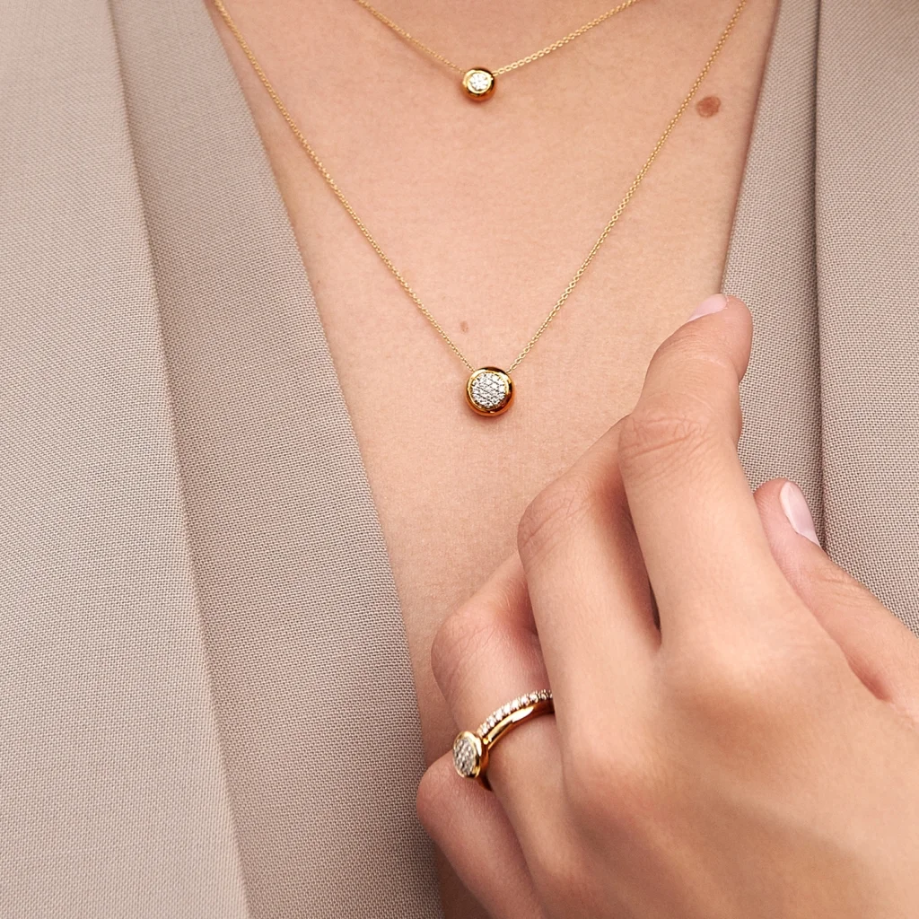 Pendant with diamonds