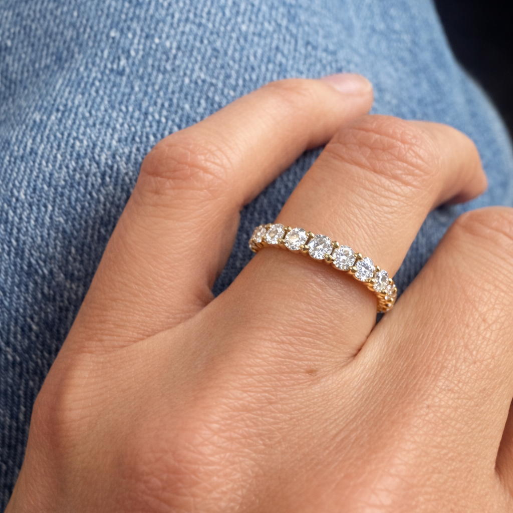 AMŽINYBĖS ŽIEDAS SU DEIMANTAIS