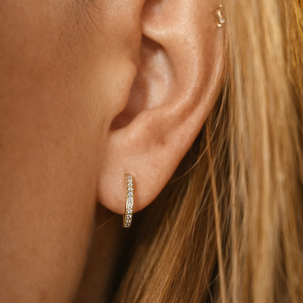 OVALŪS AUSKARAI SU DEIMANTAIS