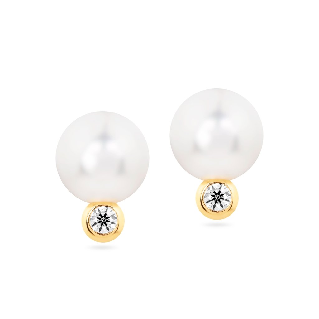 Earrings with pearls and diamonds