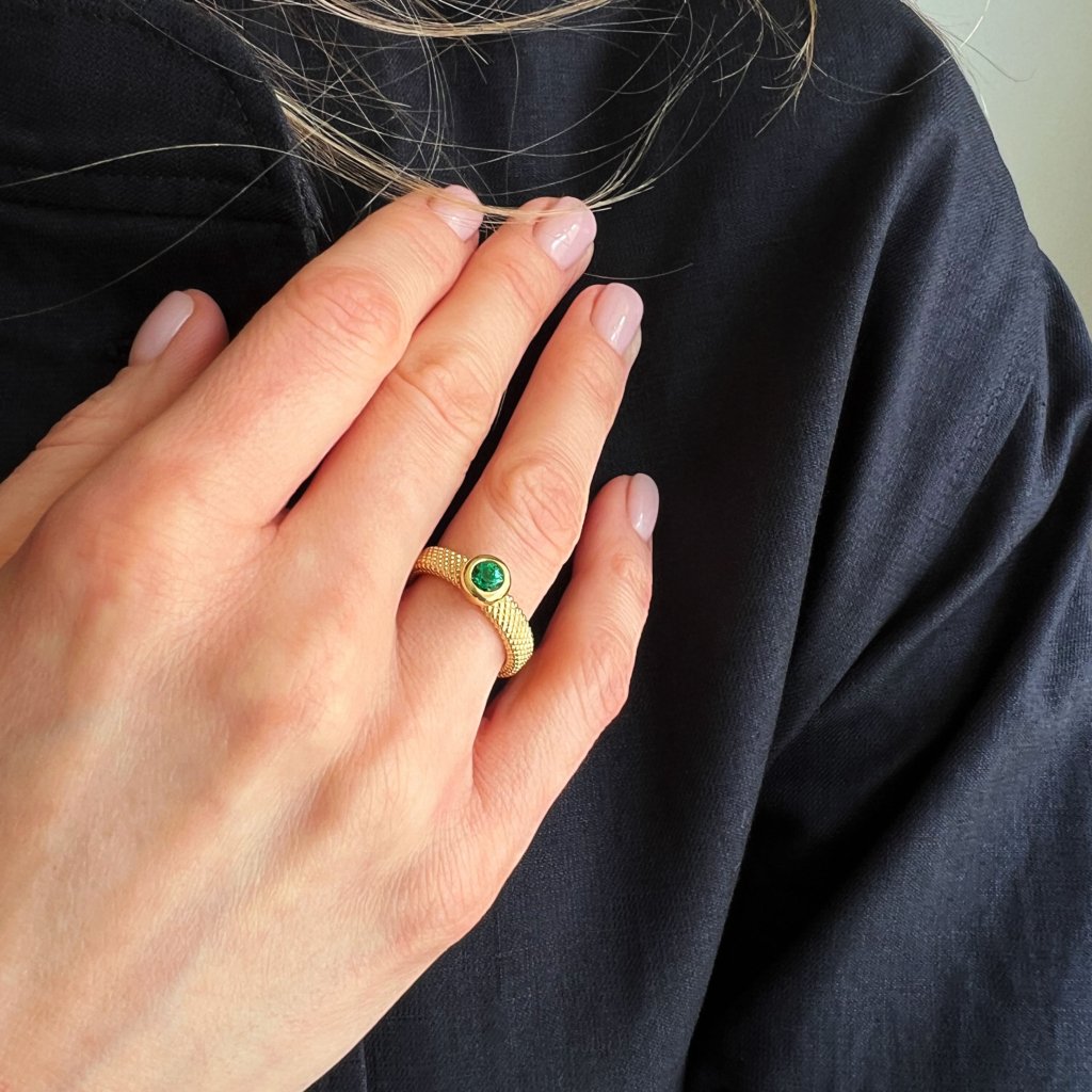 NEVERENDING STORY ring with emerald