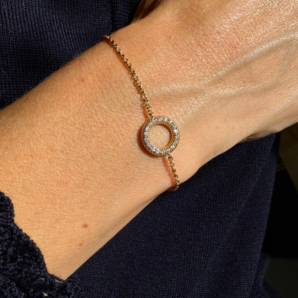 APYRANKĖ NESIBAIGIANTI ISTORIJA SU DEIMANTAIS