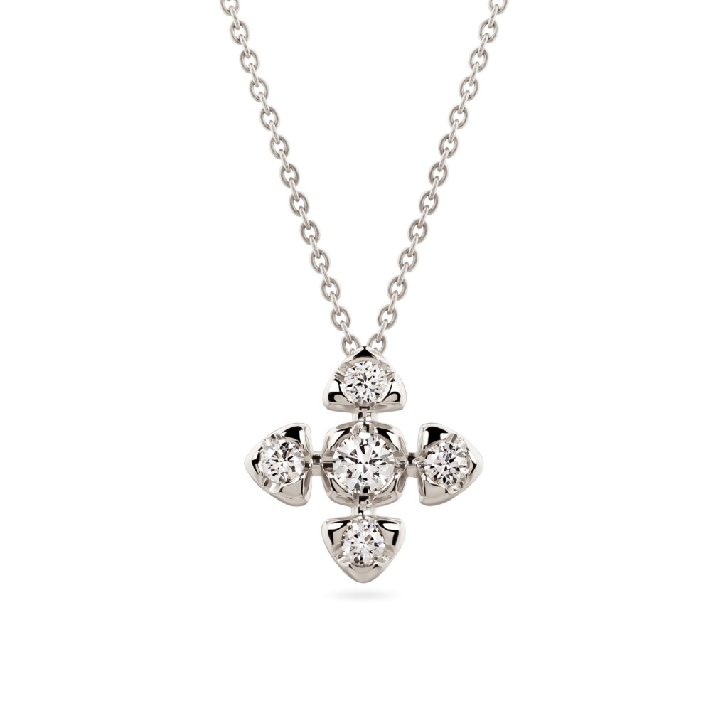 PAKABUKAS ARISTOS SU DEIMANTAIS